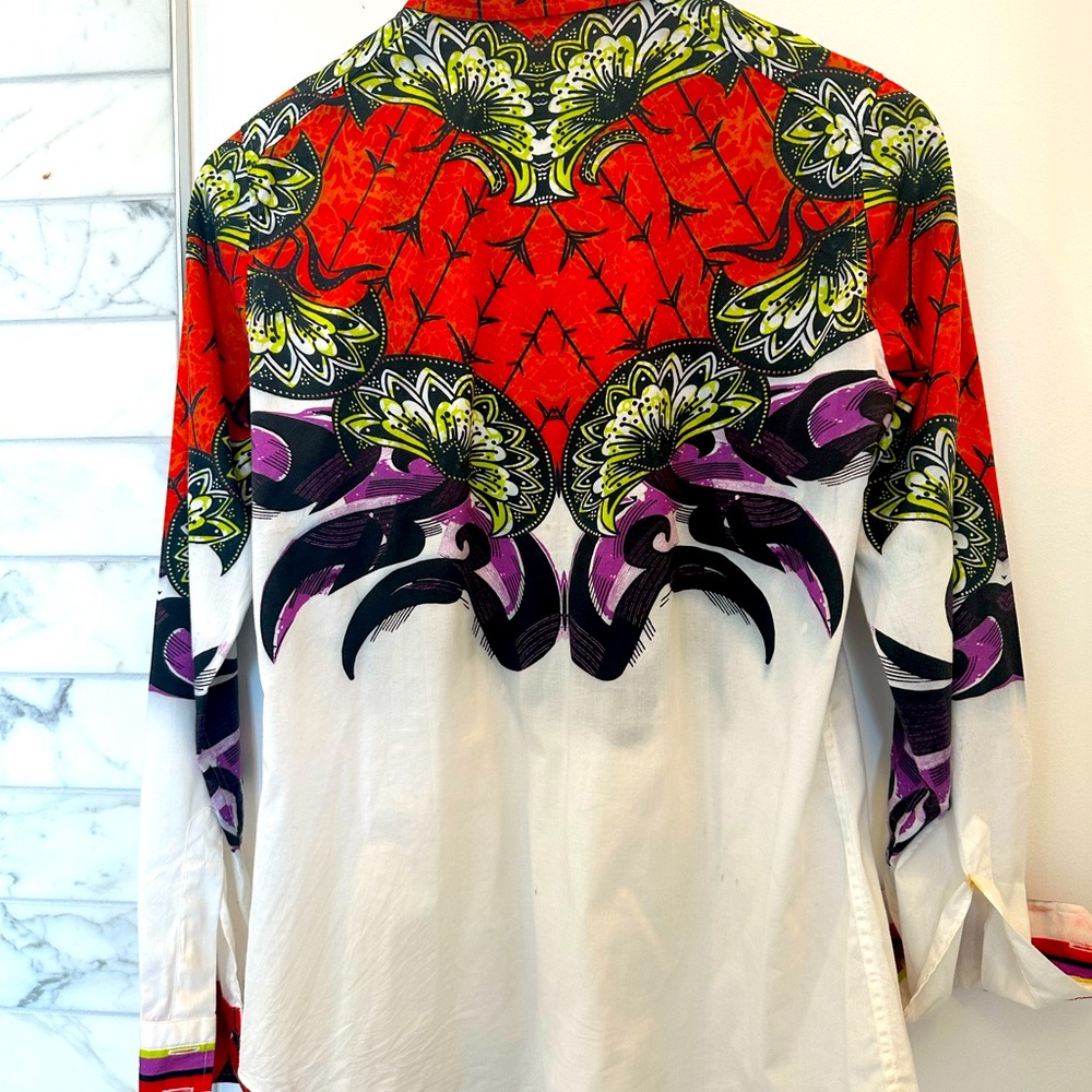 Stunning pattern that has a wow factor.  Ergo shirt made in Italy.